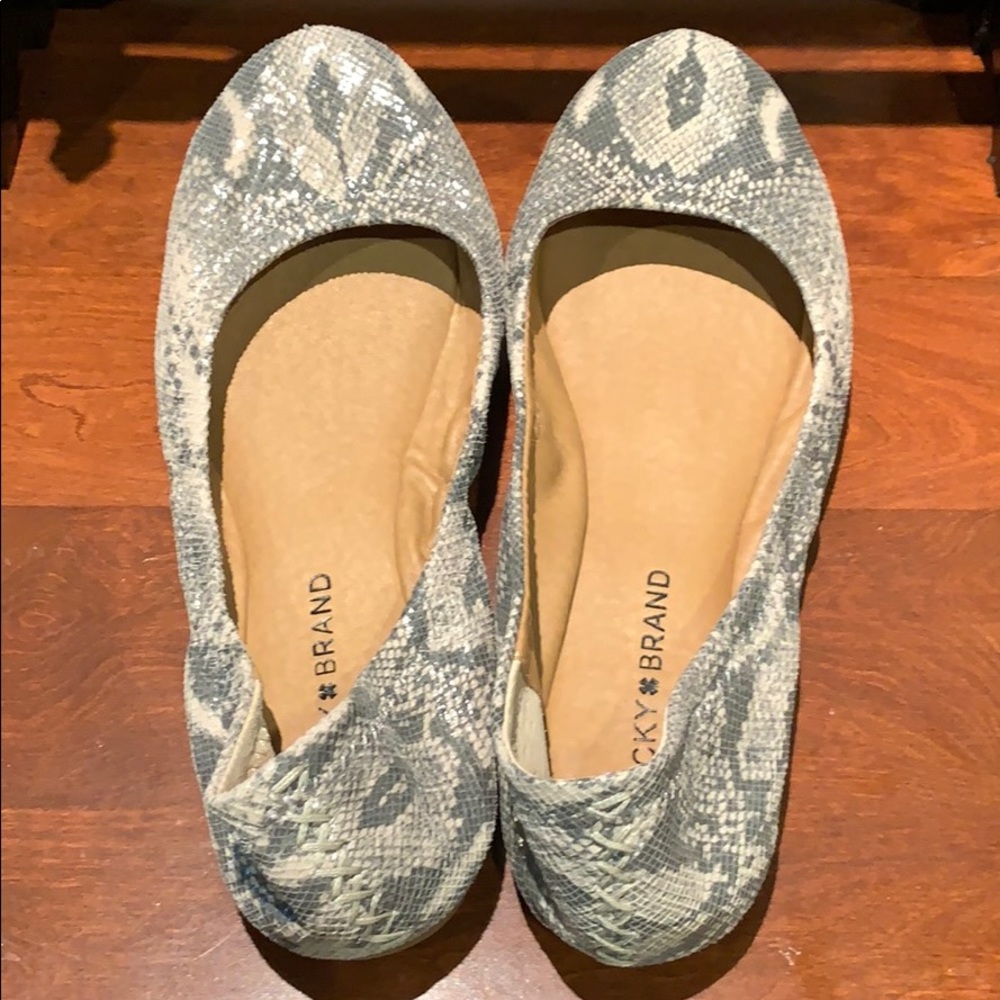 Shoes - Picture 4 of 4